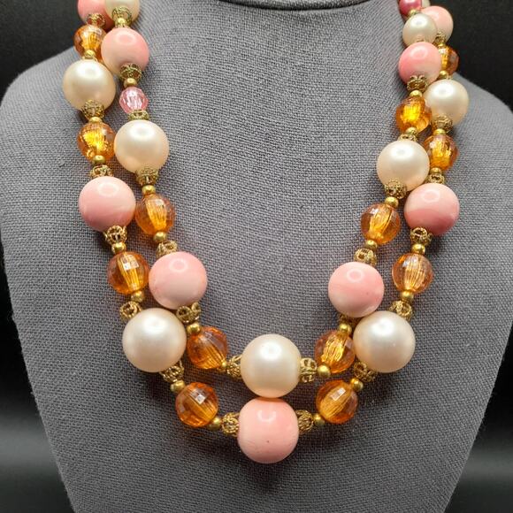 Vintage Japan Pink Bead Necklace, Molded Lucite Beads, 1950s Jewelry - Picture 2 of 15